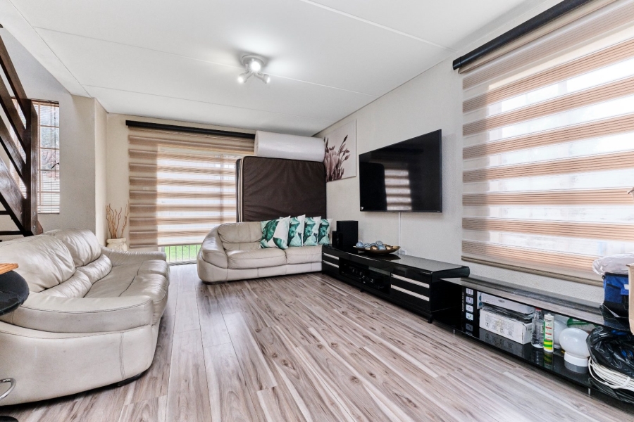 2 Bedroom Property for Sale in Sonneglans Gauteng