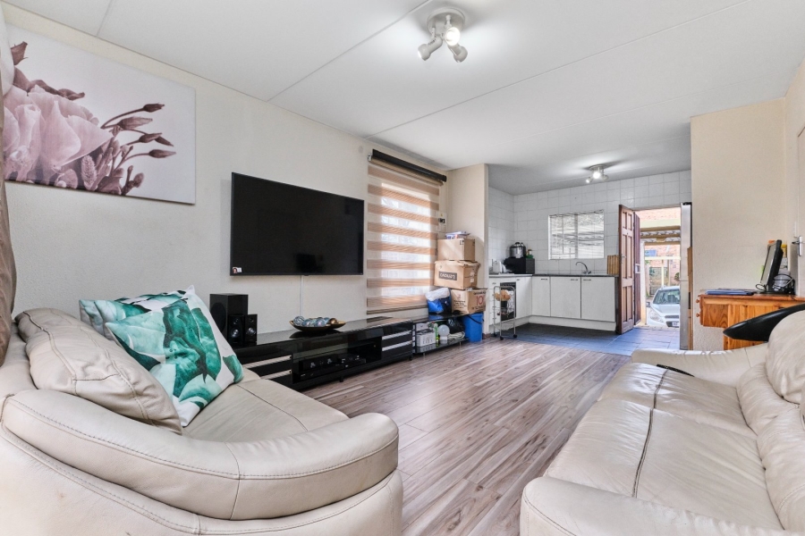 2 Bedroom Property for Sale in Sonneglans Gauteng