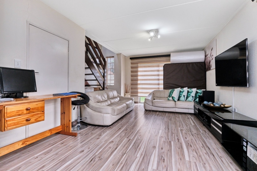 2 Bedroom Property for Sale in Sonneglans Gauteng