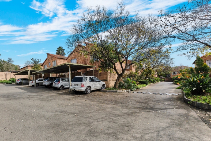 2 Bedroom Property for Sale in Sonneglans Gauteng