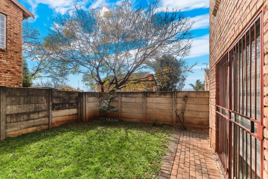 2 Bedroom Property for Sale in Sonneglans Gauteng