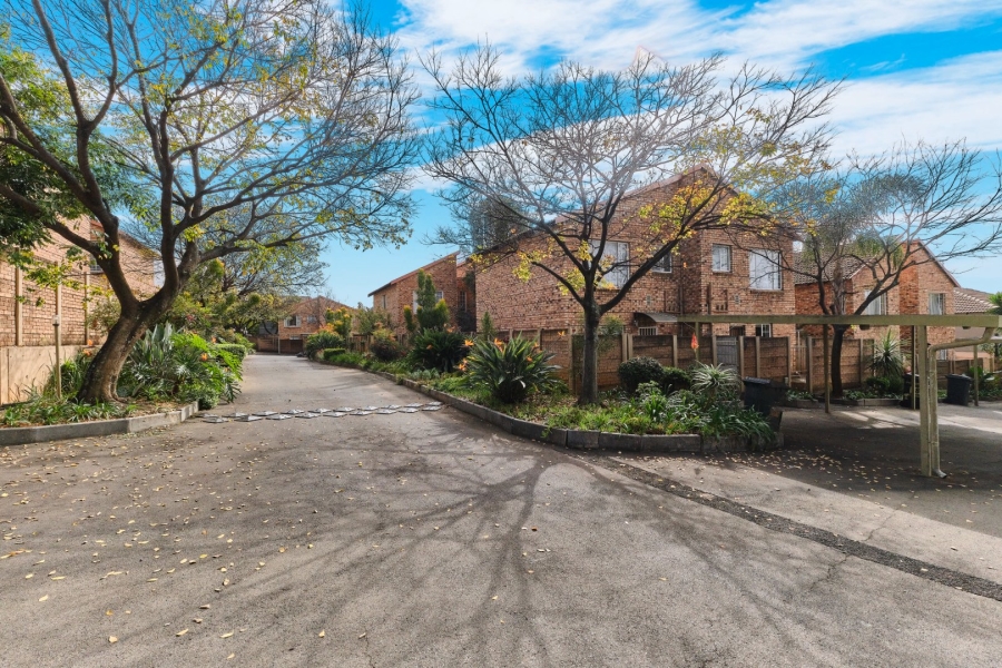 2 Bedroom Property for Sale in Sonneglans Gauteng