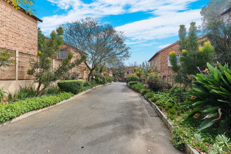 2 Bedroom Property for Sale in Sonneglans Gauteng