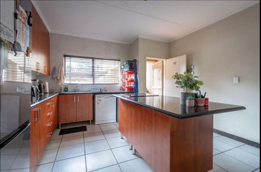 2 Bedroom Property for Sale in Sunninghill Gauteng