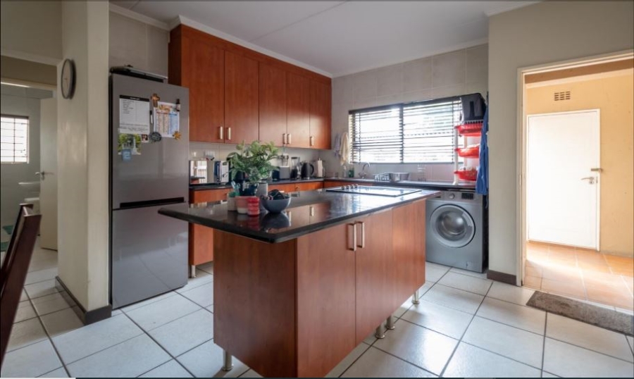 2 Bedroom Property for Sale in Sunninghill Gauteng