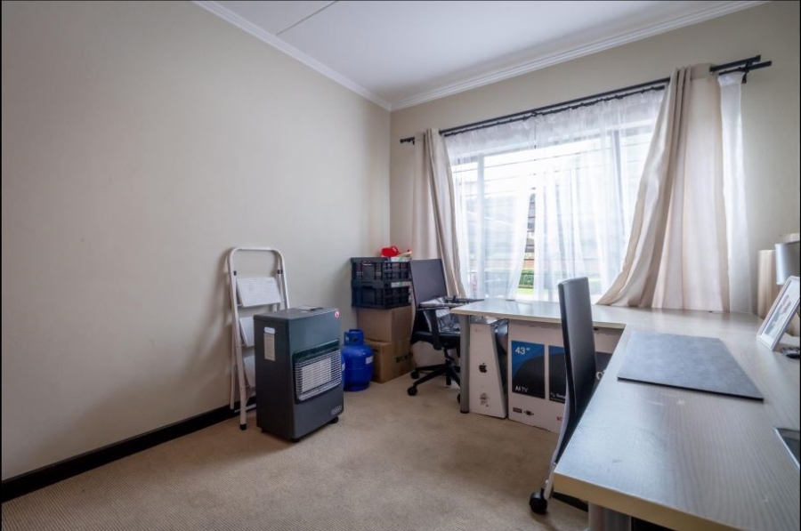 2 Bedroom Property for Sale in Sunninghill Gauteng