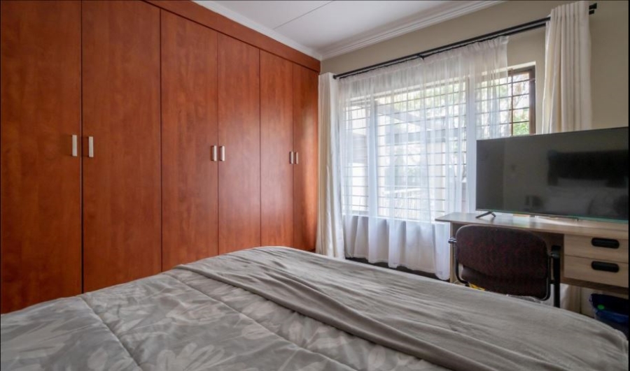 2 Bedroom Property for Sale in Sunninghill Gauteng