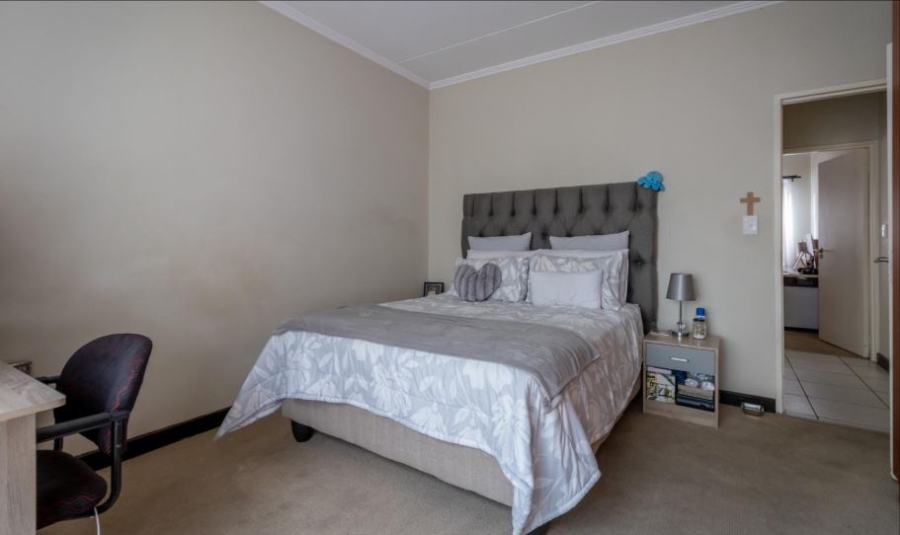 2 Bedroom Property for Sale in Sunninghill Gauteng