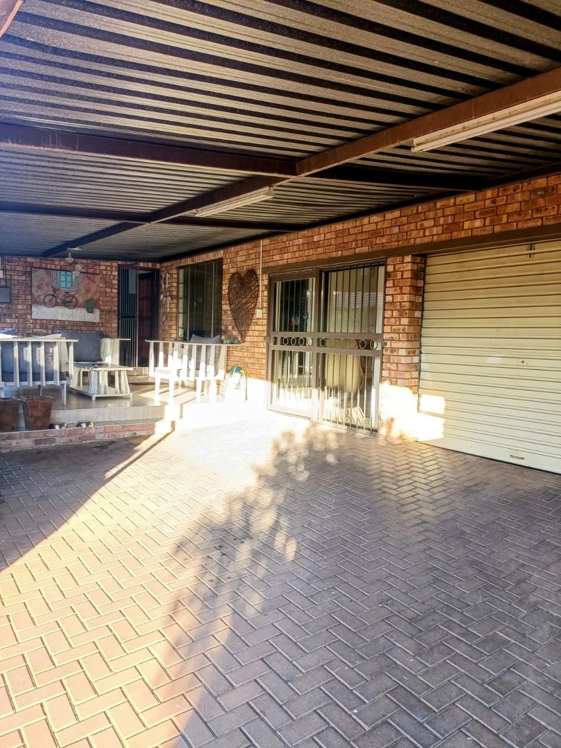 3 Bedroom Property for Sale in Eldoraigne Gauteng