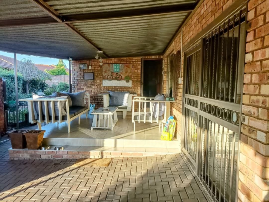 3 Bedroom Property for Sale in Eldoraigne Gauteng