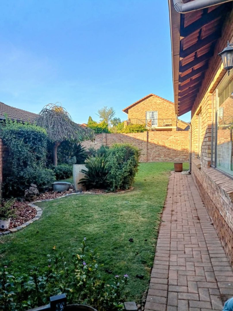 3 Bedroom Property for Sale in Eldoraigne Gauteng