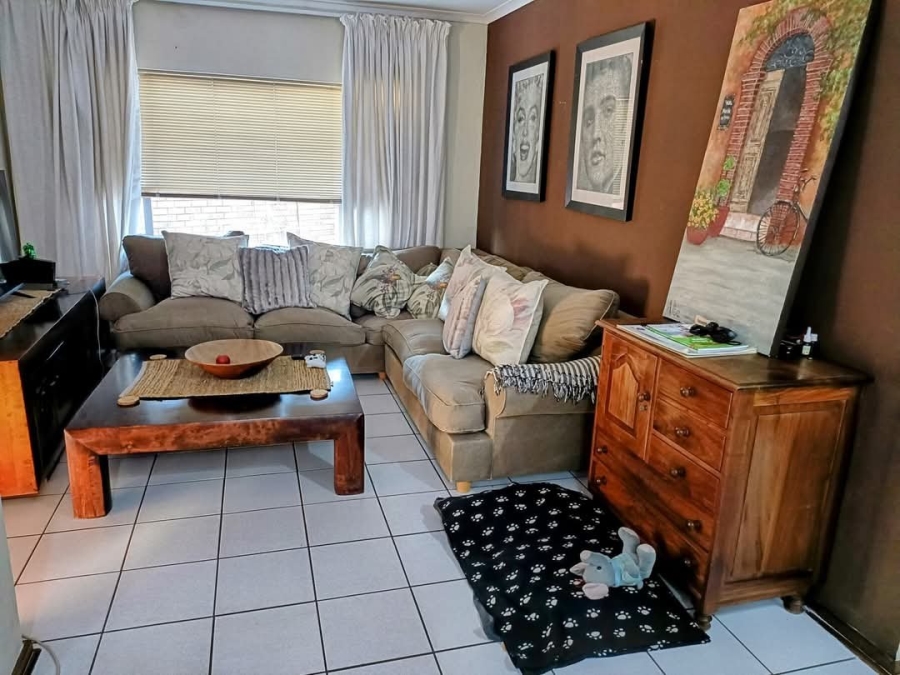 3 Bedroom Property for Sale in Eldoraigne Gauteng