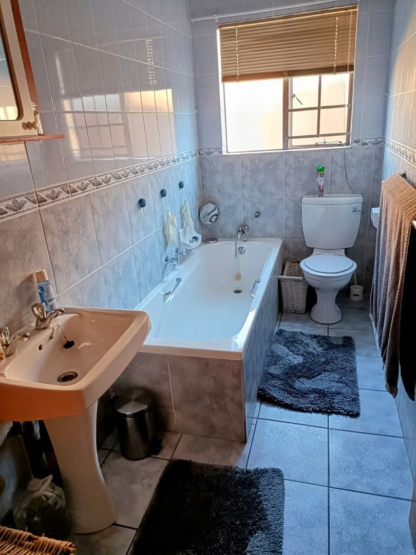 3 Bedroom Property for Sale in Eldoraigne Gauteng