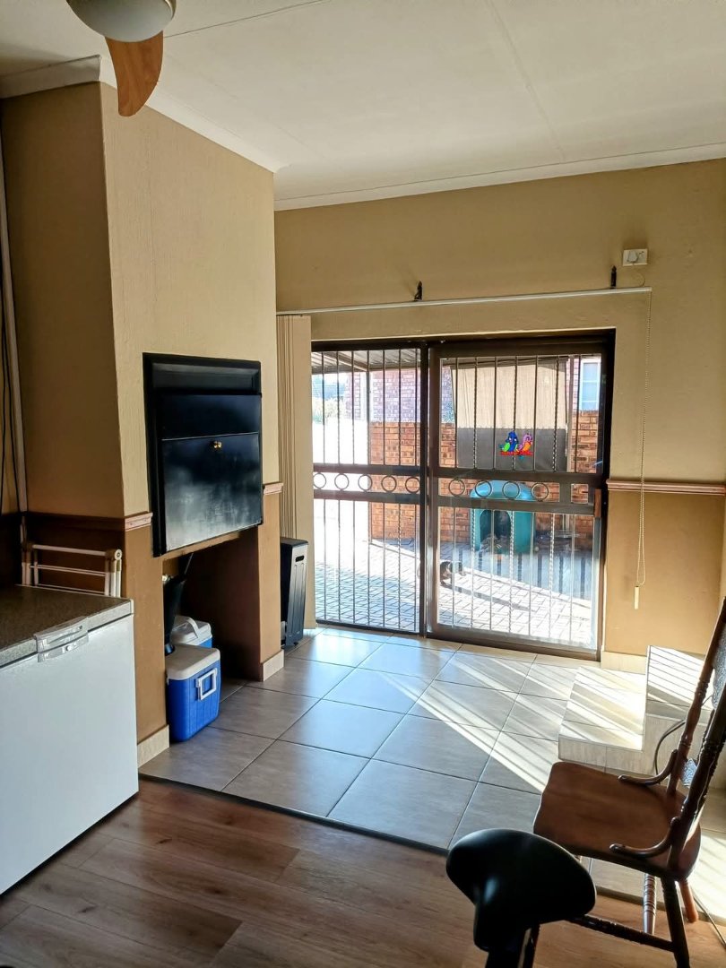 3 Bedroom Property for Sale in Eldoraigne Gauteng