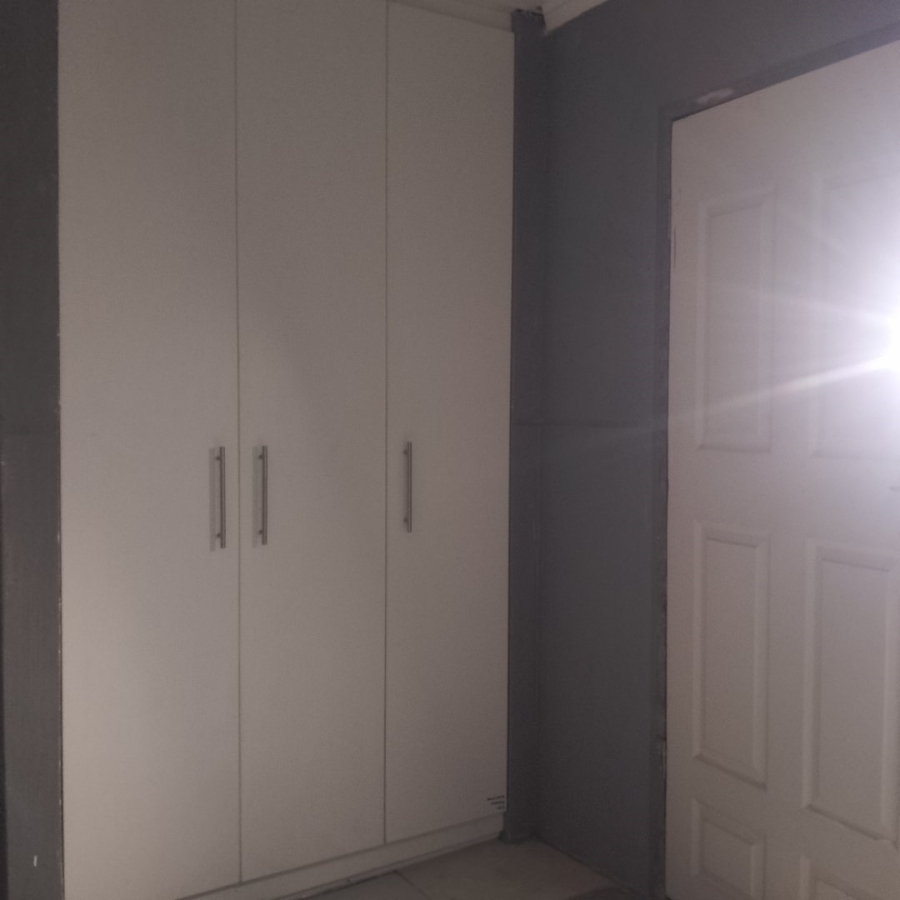 To Let 1 Bedroom Property for Rent in Rooihuiskraal Gauteng