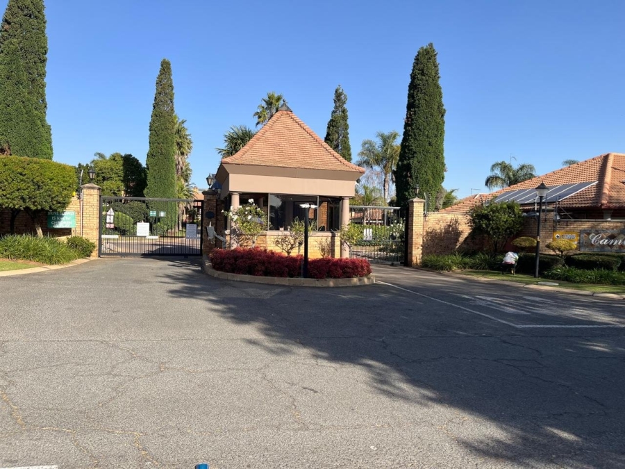 To Let 3 Bedroom Property for Rent in Farrarmere Gauteng