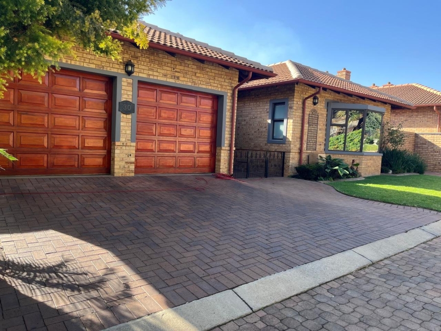 To Let 3 Bedroom Property for Rent in Farrarmere Gauteng