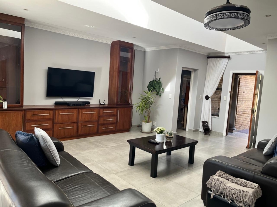 To Let 3 Bedroom Property for Rent in Farrarmere Gauteng