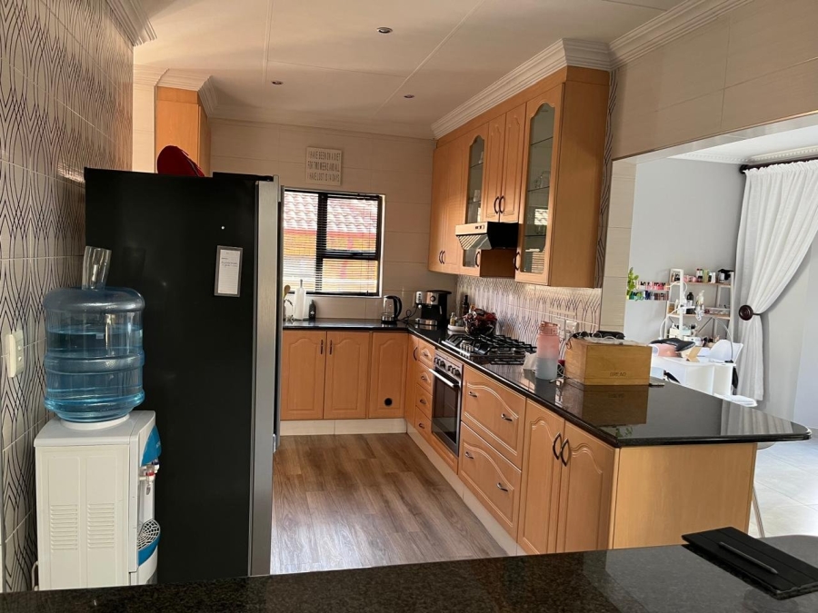 To Let 3 Bedroom Property for Rent in Farrarmere Gauteng
