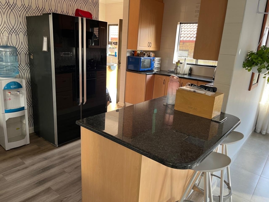 To Let 3 Bedroom Property for Rent in Farrarmere Gauteng