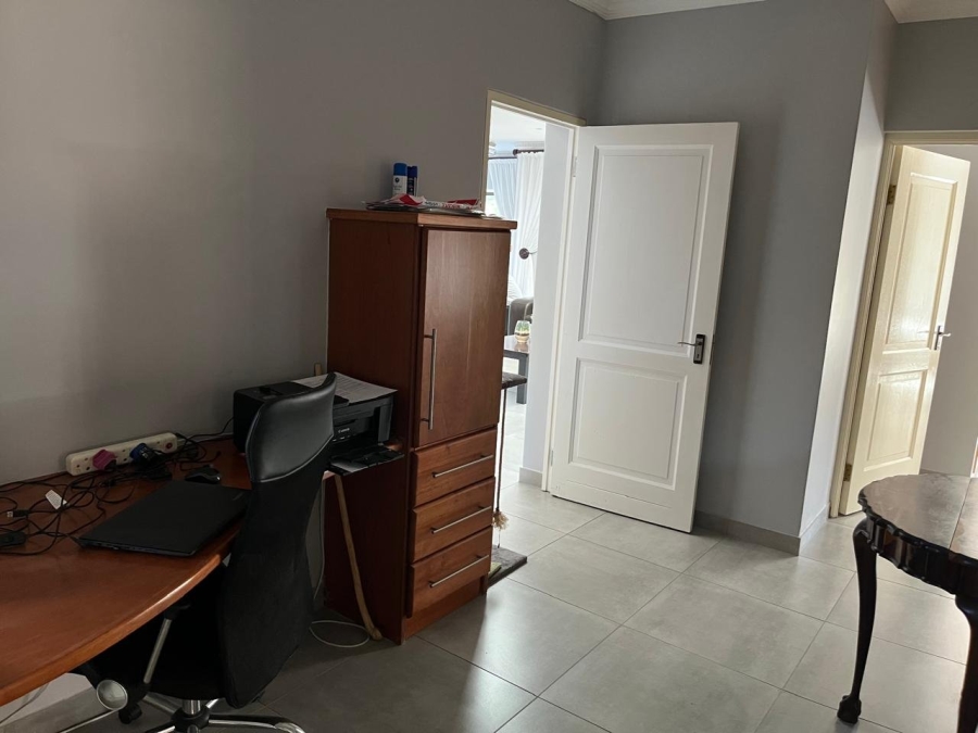To Let 3 Bedroom Property for Rent in Farrarmere Gauteng