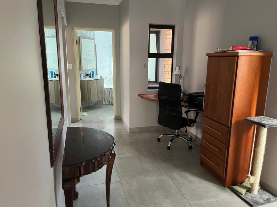 To Let 3 Bedroom Property for Rent in Farrarmere Gauteng