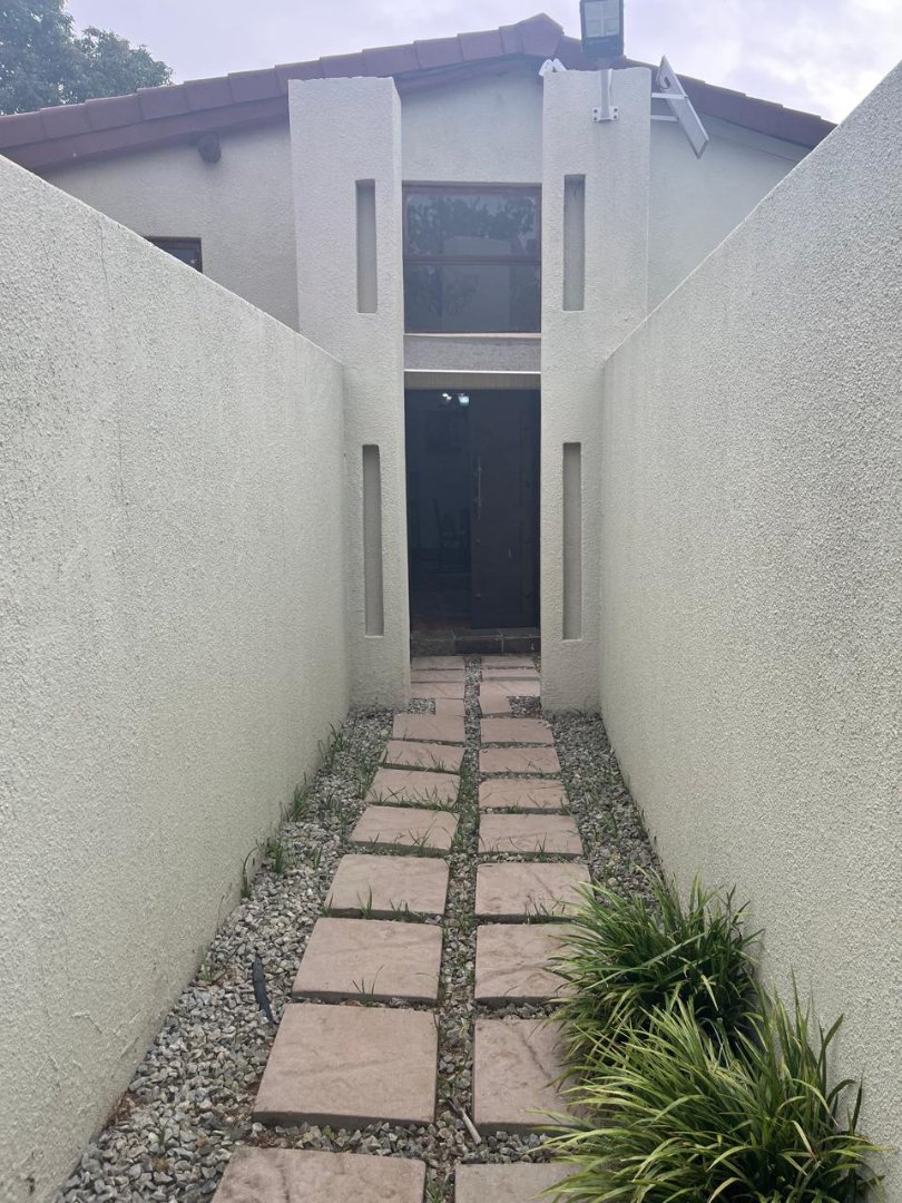 7 Bedroom Property for Sale in Farrarmere Gauteng