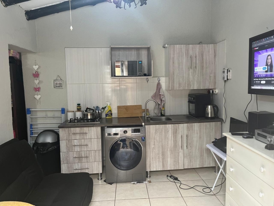 7 Bedroom Property for Sale in Farrarmere Gauteng