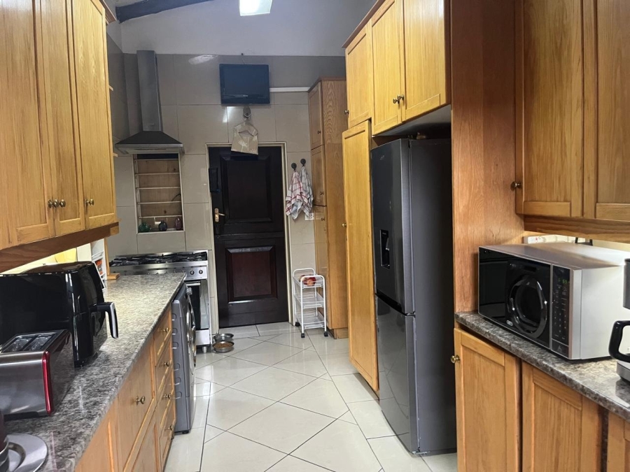 7 Bedroom Property for Sale in Farrarmere Gauteng