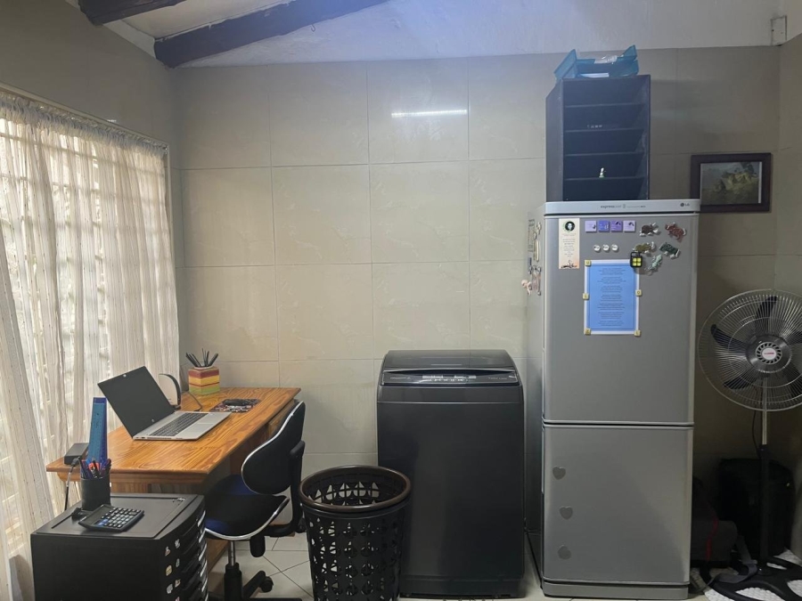 7 Bedroom Property for Sale in Farrarmere Gauteng