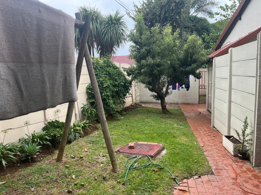 7 Bedroom Property for Sale in Farrarmere Gauteng