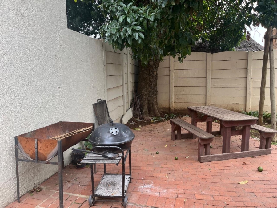 7 Bedroom Property for Sale in Farrarmere Gauteng