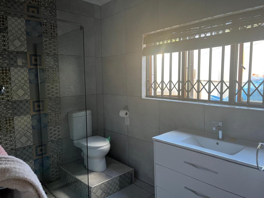 7 Bedroom Property for Sale in Farrarmere Gauteng