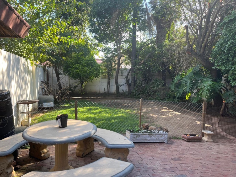 7 Bedroom Property for Sale in Farrarmere Gauteng