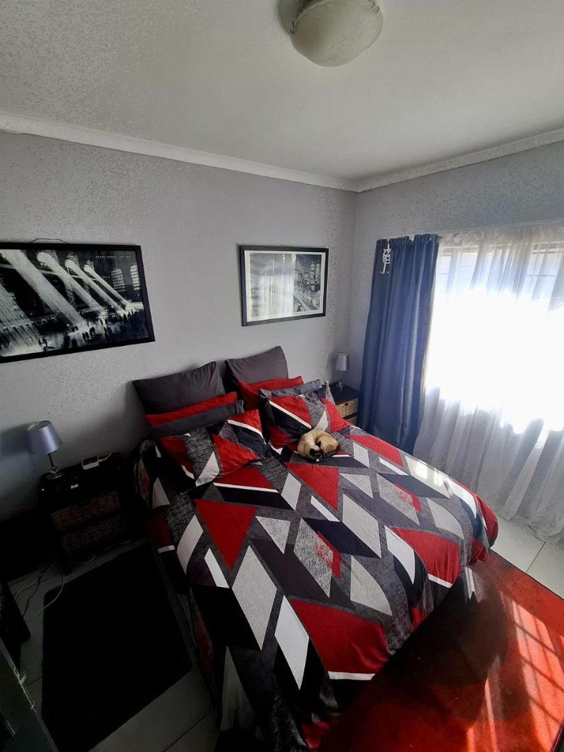 7 Bedroom Property for Sale in Farrarmere Gauteng