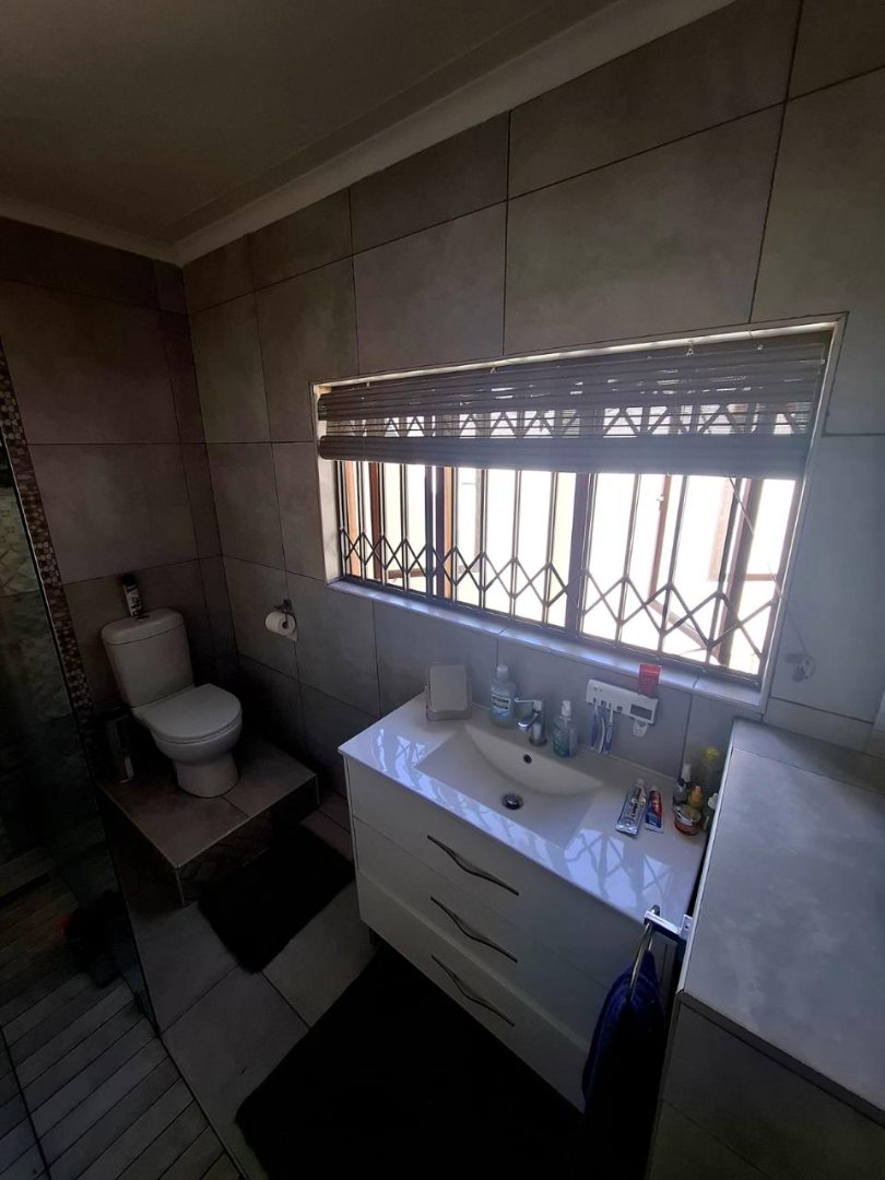 7 Bedroom Property for Sale in Farrarmere Gauteng