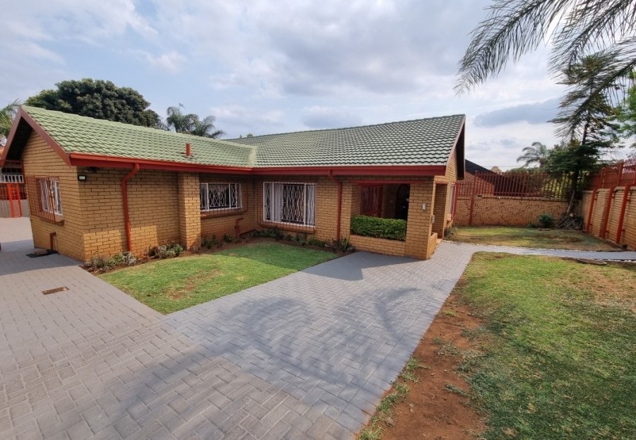 4 Bedroom Property for Sale in Laudium Gauteng