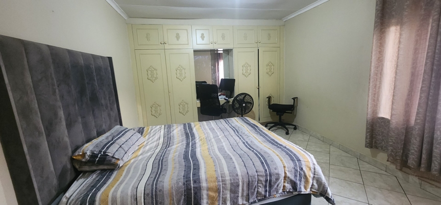 4 Bedroom Property for Sale in Laudium Gauteng