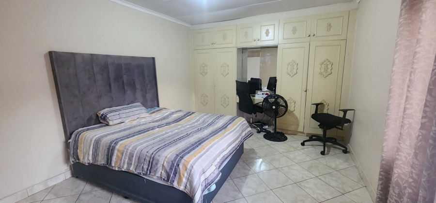 4 Bedroom Property for Sale in Laudium Gauteng