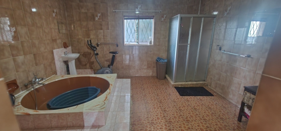 4 Bedroom Property for Sale in Laudium Gauteng