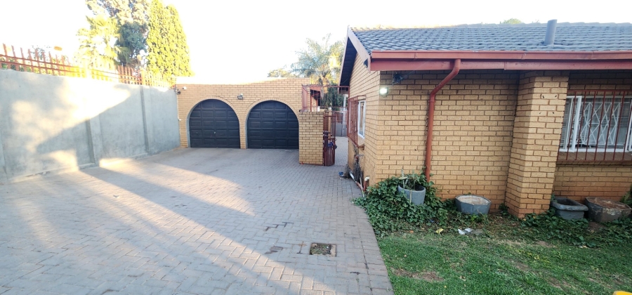 4 Bedroom Property for Sale in Laudium Gauteng