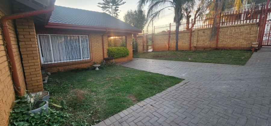 4 Bedroom Property for Sale in Laudium Gauteng