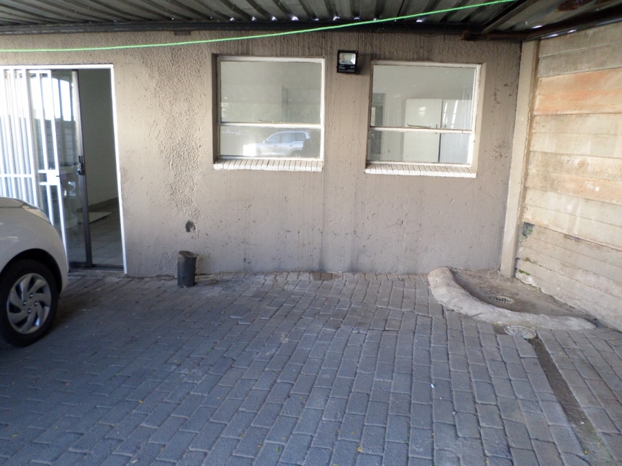 To Let 1 Bedroom Property for Rent in Edenvale Central Gauteng