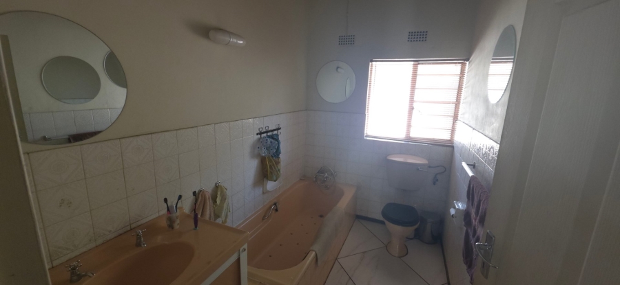 4 Bedroom Property for Sale in Verwoerdpark Gauteng