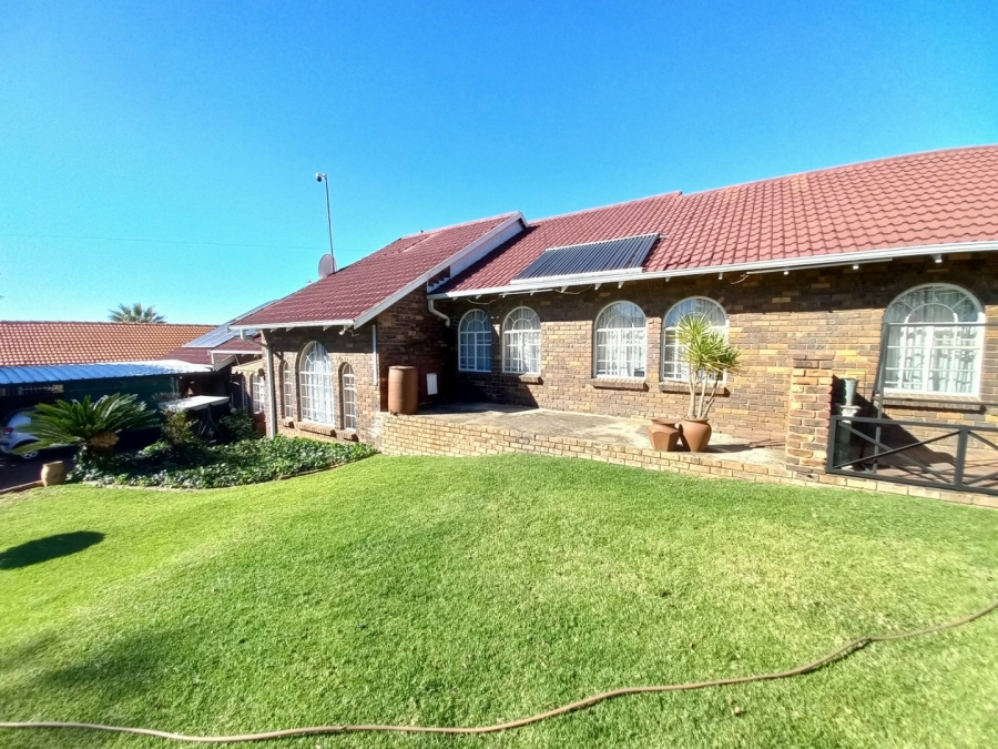 3 Bedroom Property for Sale in Dawnview Gauteng