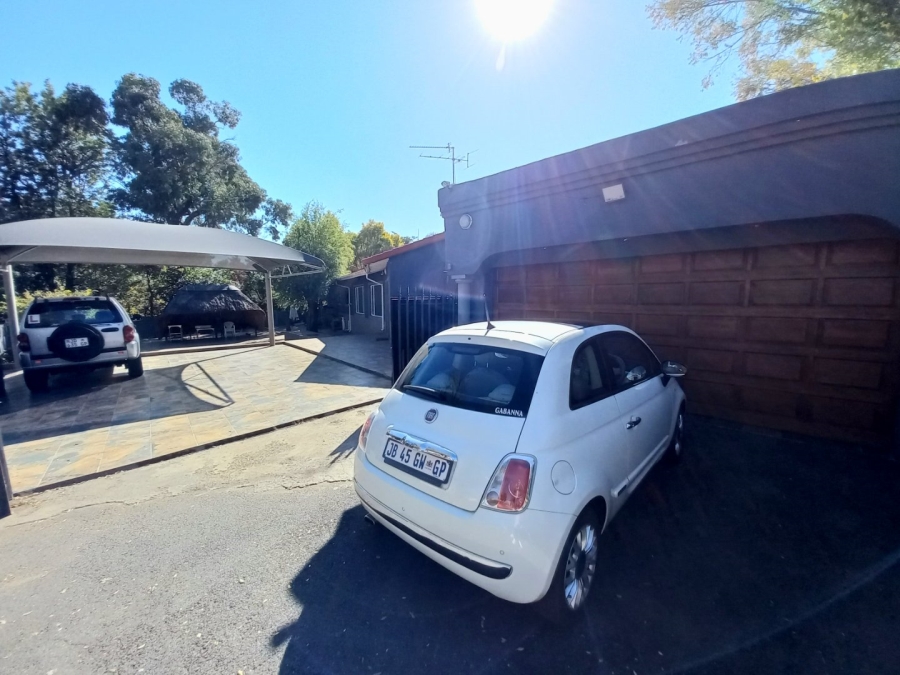 5 Bedroom Property for Sale in Edenvale Central Gauteng