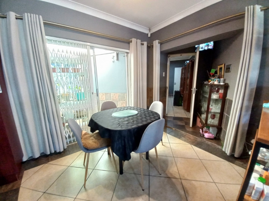 5 Bedroom Property for Sale in Edenvale Central Gauteng