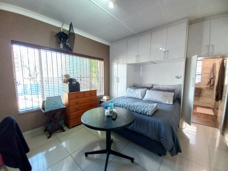 5 Bedroom Property for Sale in Edenvale Central Gauteng