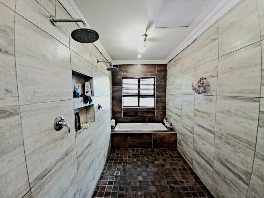 5 Bedroom Property for Sale in Edenvale Central Gauteng