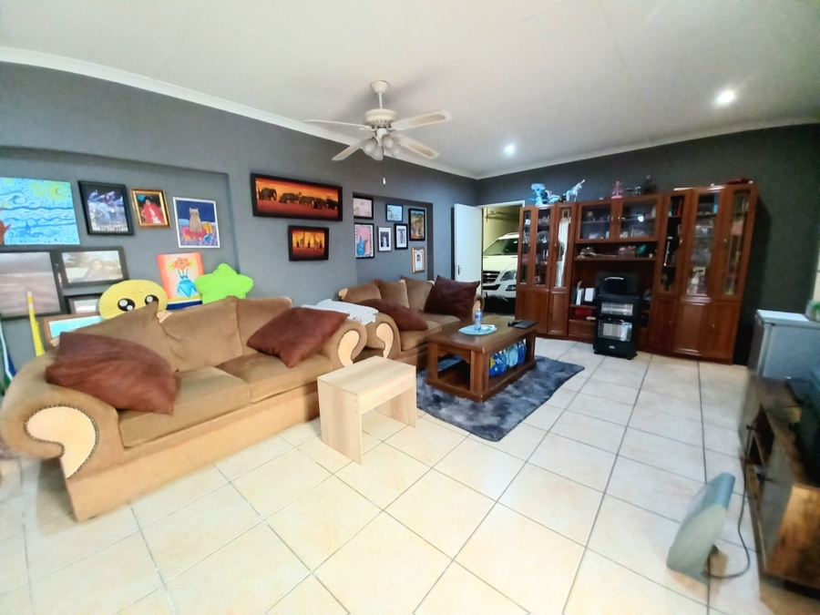 5 Bedroom Property for Sale in Edenvale Central Gauteng
